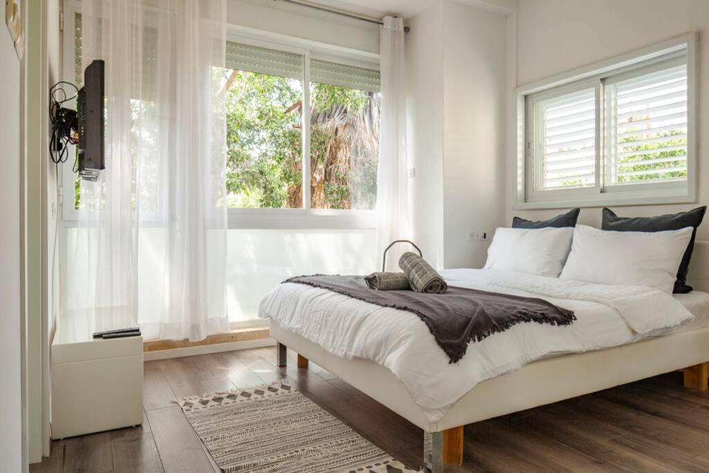 Big Apartment Next To Gordon Beach Plus Free Parking Tel Aviv Exterior foto