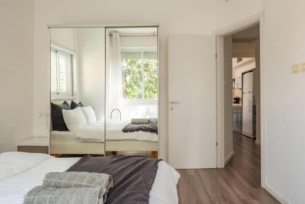Big Apartment Next To Gordon Beach Plus Free Parking Tel Aviv Exterior foto