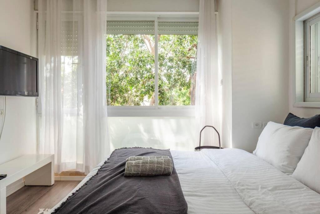 Big Apartment Next To Gordon Beach Plus Free Parking Tel Aviv Exterior foto