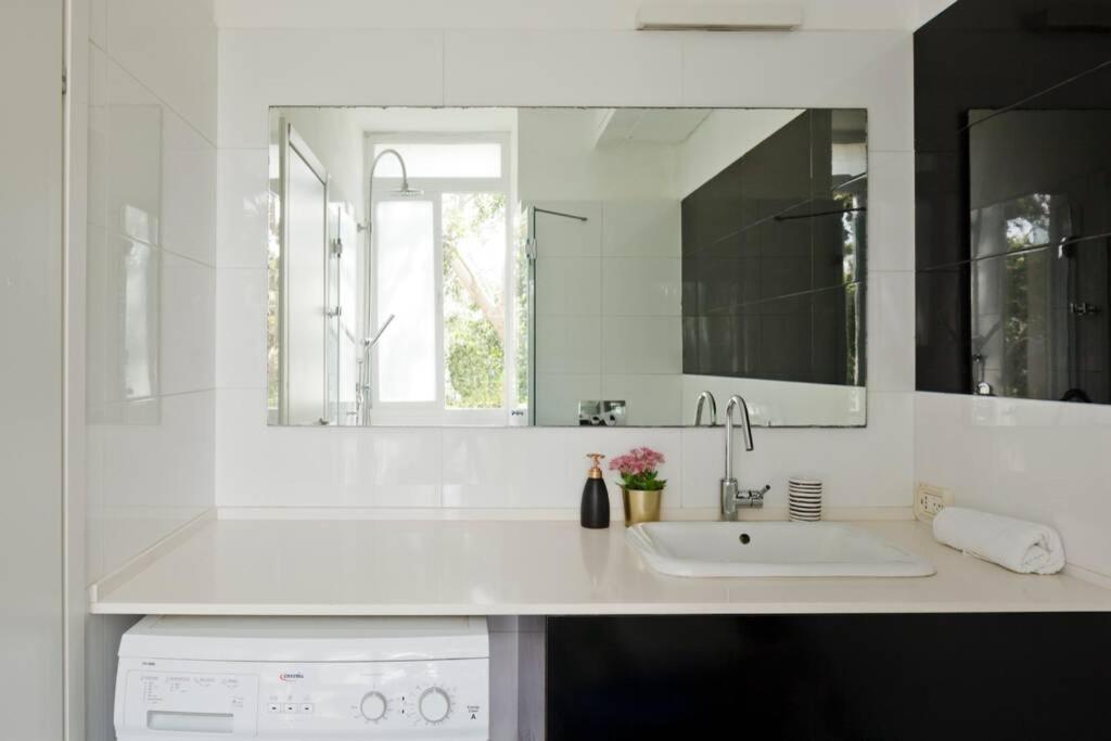 Big Apartment Next To Gordon Beach Plus Free Parking Tel Aviv Exterior foto